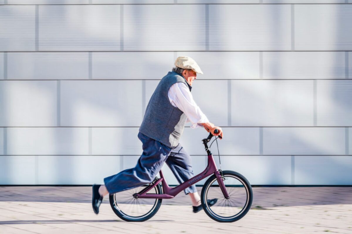 10 lb Laufrad carbon fiber balance bike is made for seniors on the